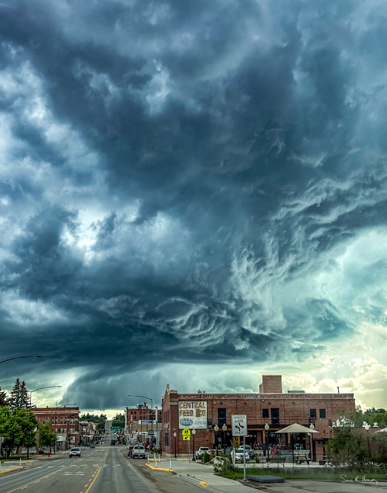 Tornado warned storm churns over Lewistown, Montana