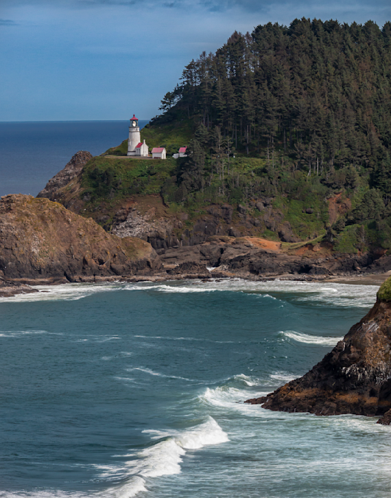 Hecta Head Lighthouse and Sea Lion Beach