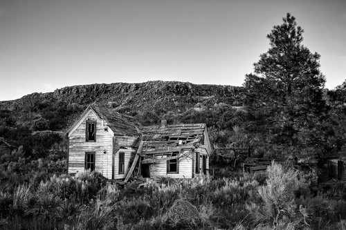 Abandoned house in the landscape alstown washington may 2013 k73cq7