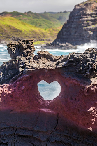 247   heart shape rock at nakalele by pierre leclerc dt   ratio 2 3 qp8yg5