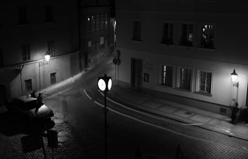 Prague clocklight b w street blur sai stabilize qs0nd2