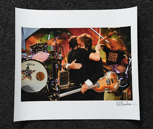 Ringo paul hugging  1 18x16 art paper a7t1vz