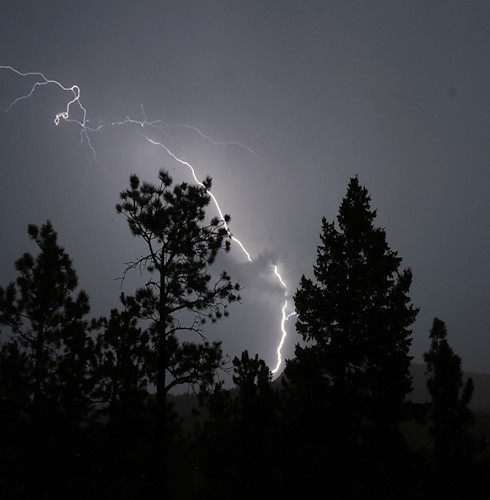 B lightning hscreen1 t7bpuq