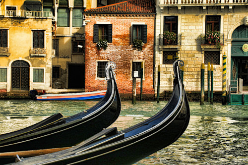 The dancing gondolas yq9ntd