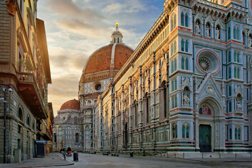 Piazza del duomo and cathedral of santa maria del fiore in florence italy mrt2tk