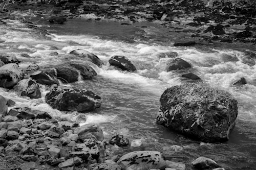 River rocks snoqualmie river washington 2022 wf3ubj
