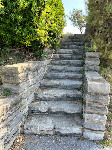 Stone steps uaksym