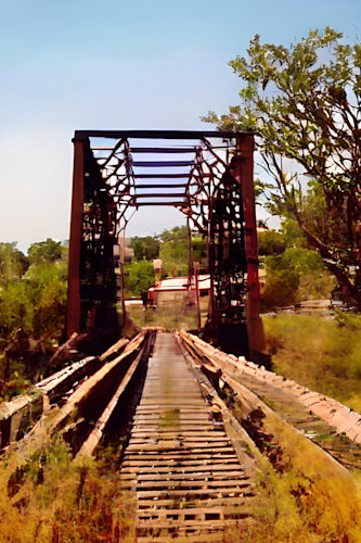 Walking across the railroad bridge ekahv9