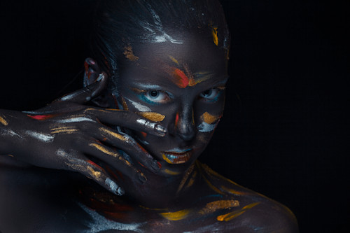 Portrait young woman who is posing covered with black paint 1 gtybr2