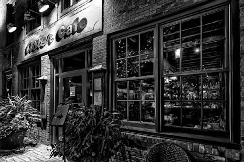 Aster cafe window black and white ojsete