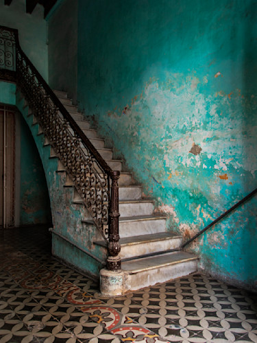 Havana stairs 24x32 hirvvl