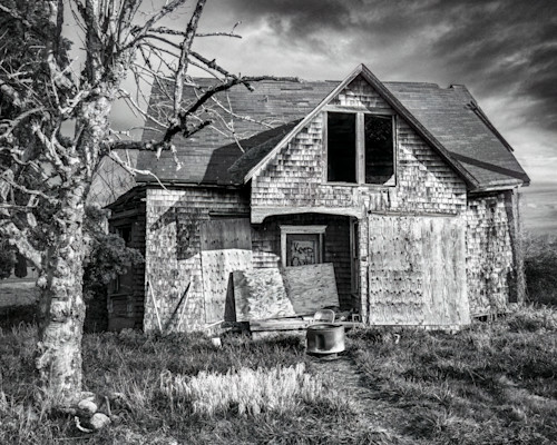 Abandoned shingled house grays harbor county washington 2023 ui0ut9