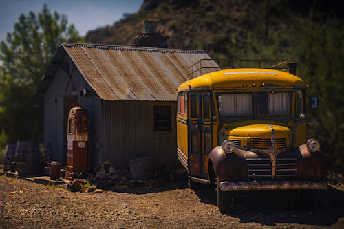 Yellow bus wtlfpr