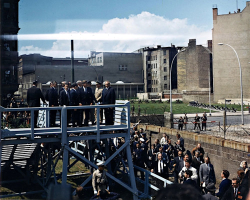 President john f. kennedy at checkpoint charlie berlin wall z9lkyx
