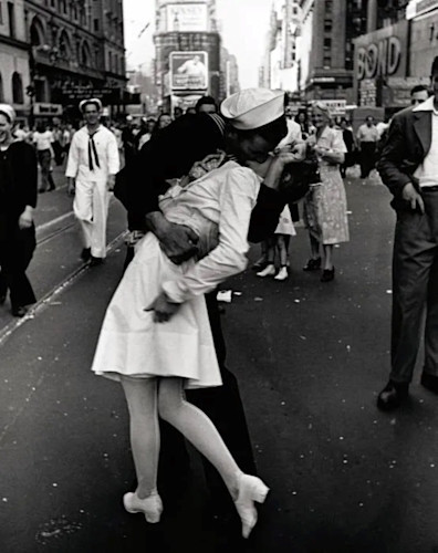 The victory kiss photo reproduction dru4w0
