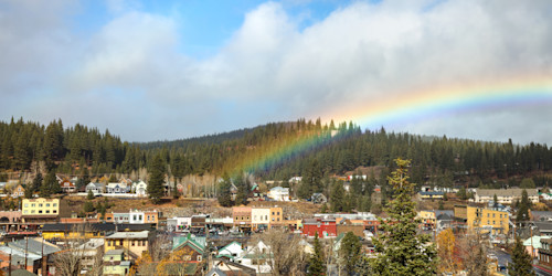 Rainbow above downtown truckee 2 ybi2xe