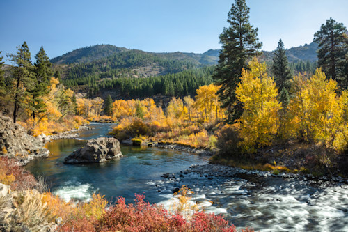 Truckee river in autumn 32 c7xptd
