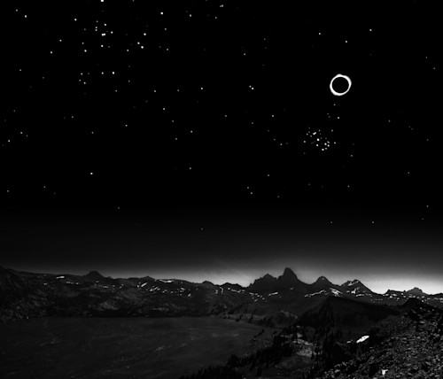 Solar eclipse over grand tetons lg5vsd