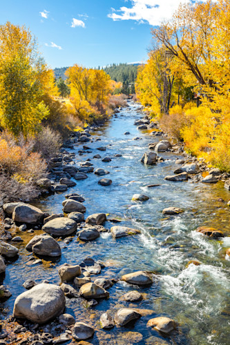 Truckee river in autumn 25 vevqdv