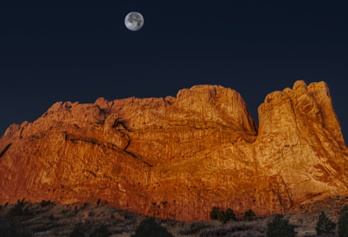 Moon orver the garden 01112025 jhel4283 qrxd0r