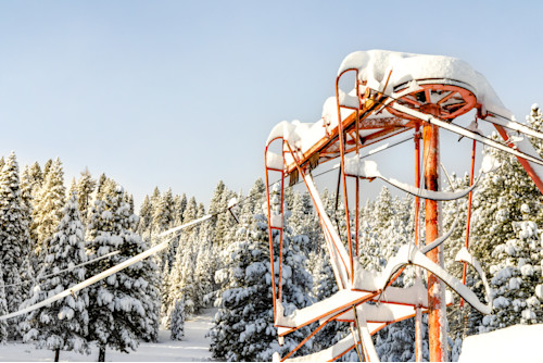 Snowy historic ski lift 1 czfnlc