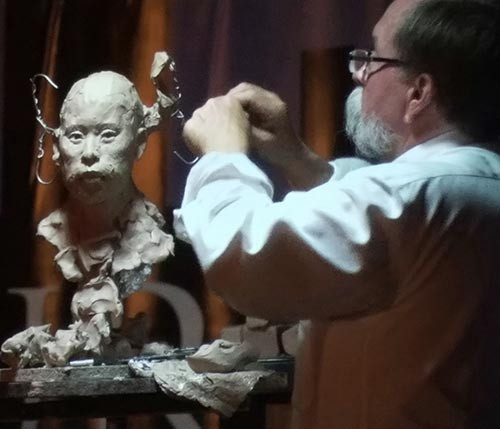 John Coleman giving a sculpture demo at the FACE convention in Miami.