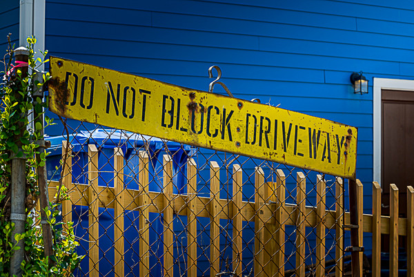 Photo of a sign that says, "Do not block driveway."