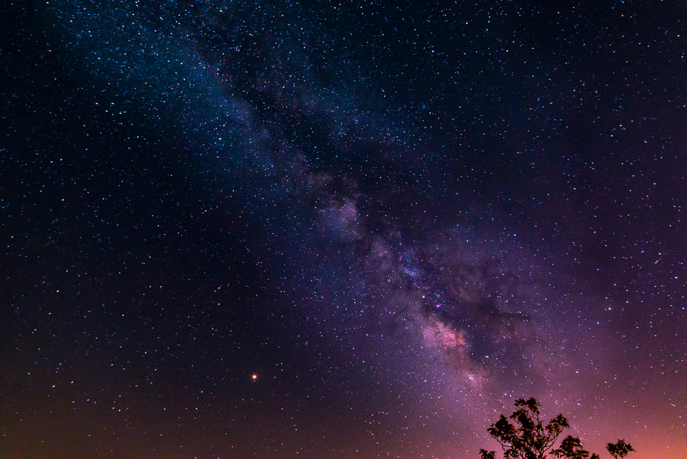 Beautiful photo of the Mars and the Milky Way