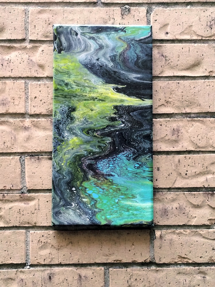 pour-27-new-on-wall-odrqgt