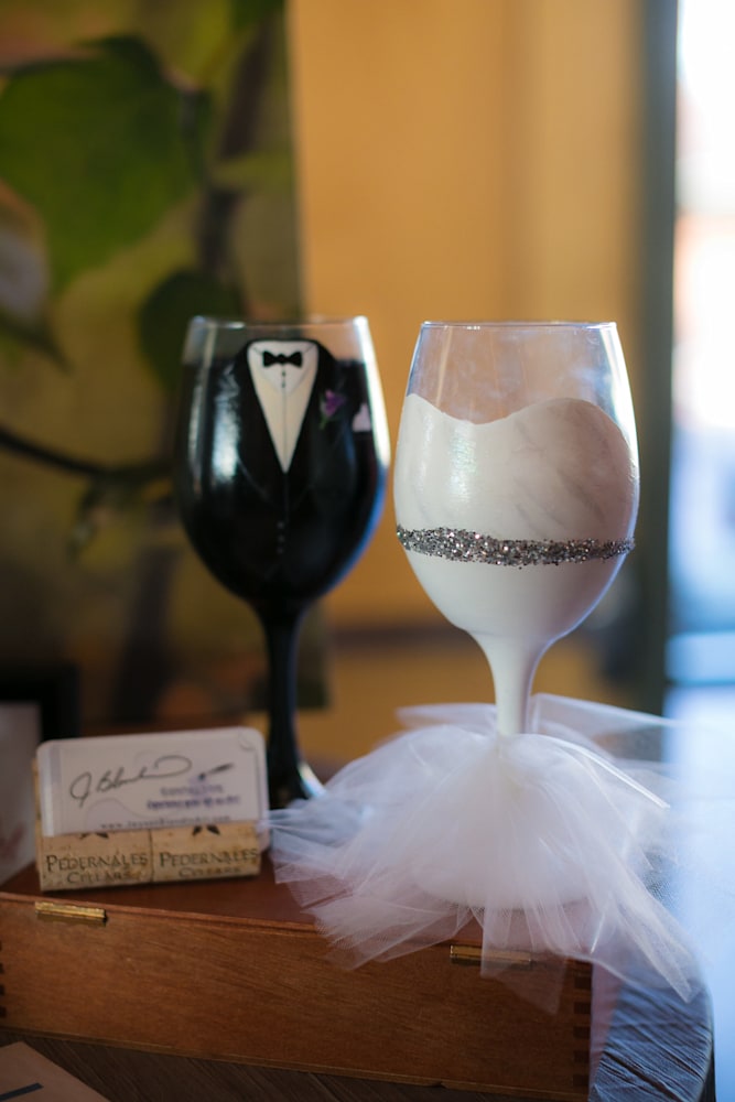 Bride & Groom Wine Glass Set - Design: HH6