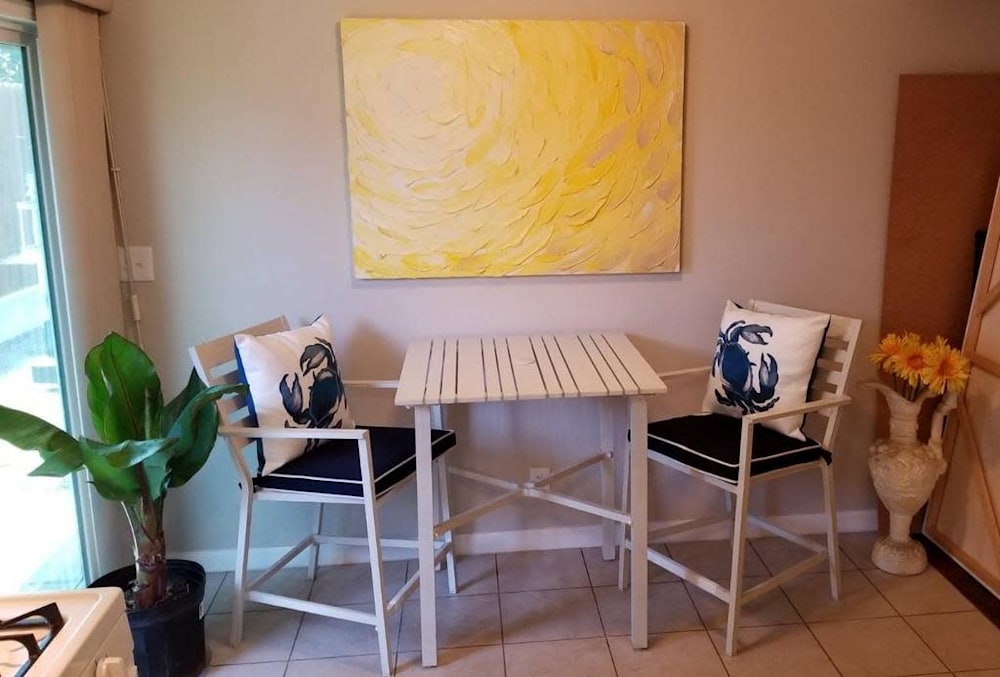 buttery sunshine table opt