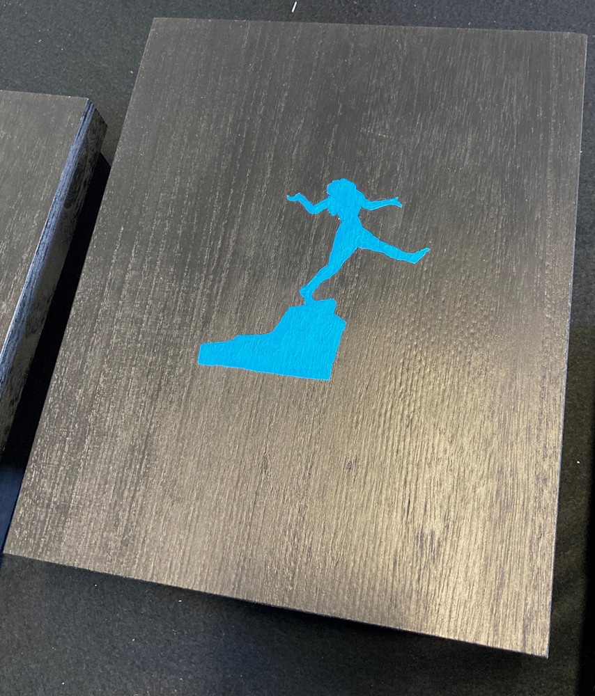 Ledge Logo Blue Box Set Top