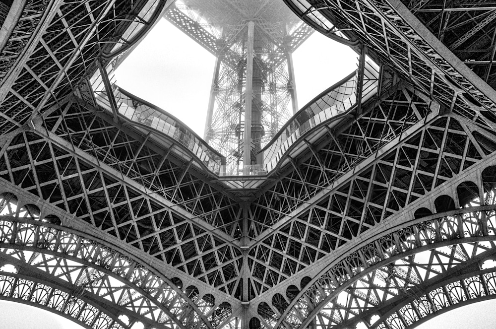 Under Eiffel Angles 4