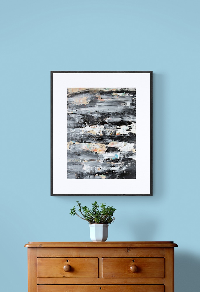 1034 Plant on wooden drawers