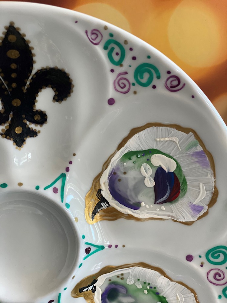 Oyster Plate Mardi Gras Swirls detail