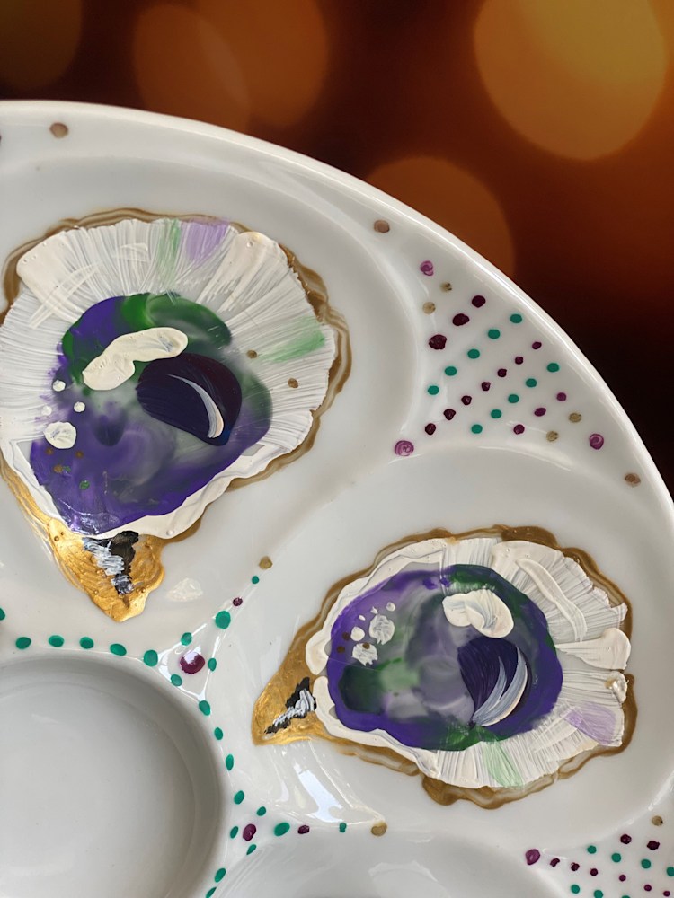 Oyster Plate Mardi Gras Dots detail