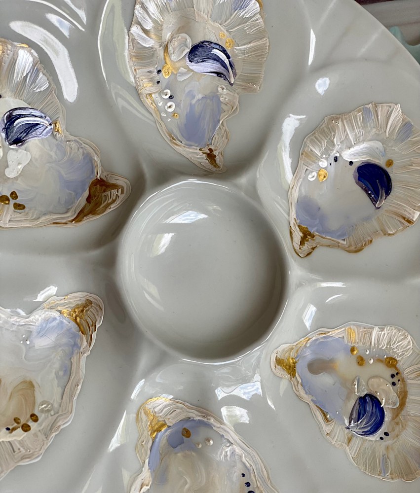 Oyster Plate Pearlescent and Gold detail