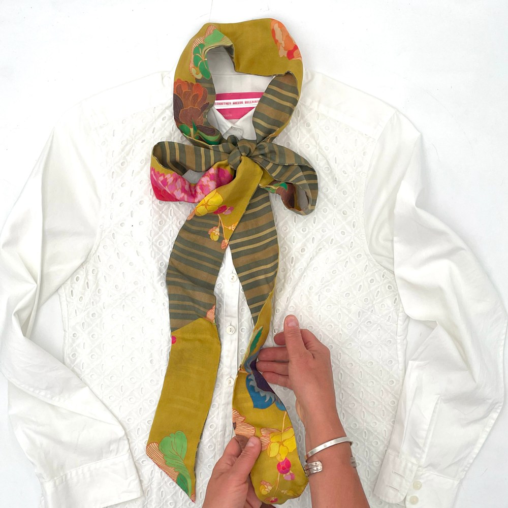 e bow with hands copy