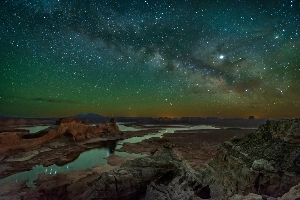 Milky Way Galaxy, Eerie Airglow Paint Night Sky Amazing Colors