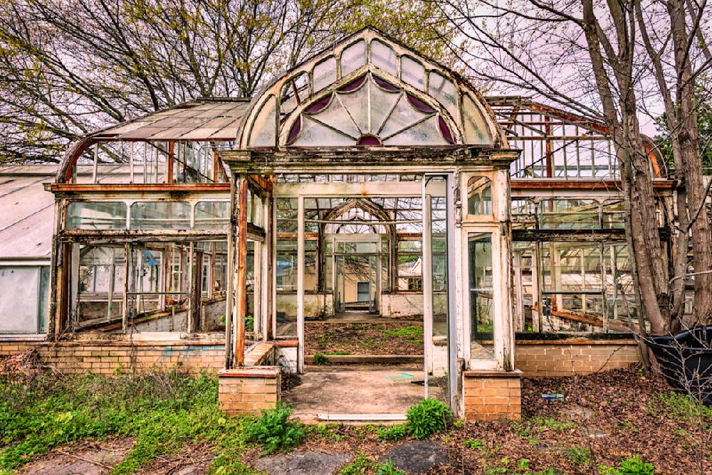 Atlanta photographer at the Candler Mansion greenhouses