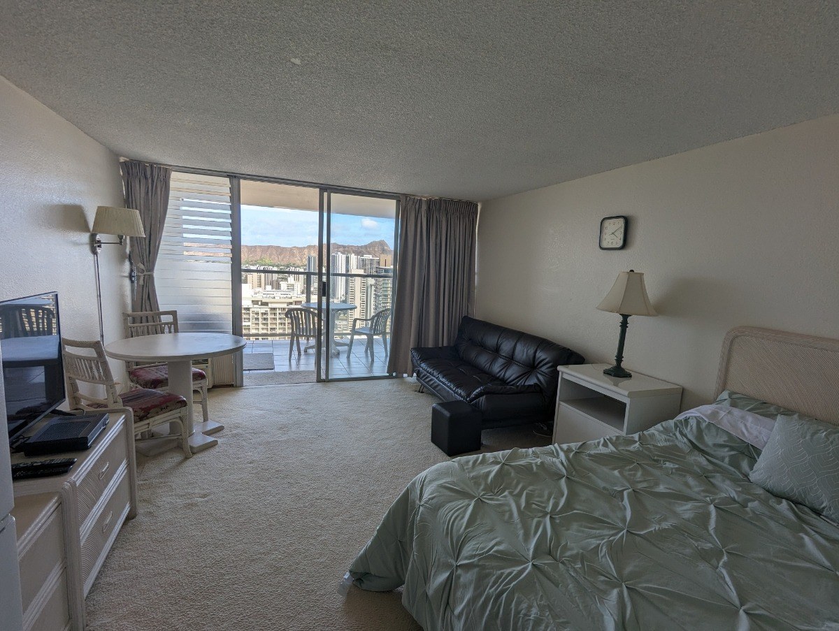 Waikiki ocean view room for rent 2