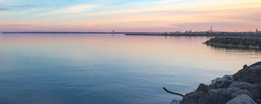 
        <div class='title'>
          Sunset Milwaukee WI
        </div>
       
        <div class='description'>
          
        </div>
      