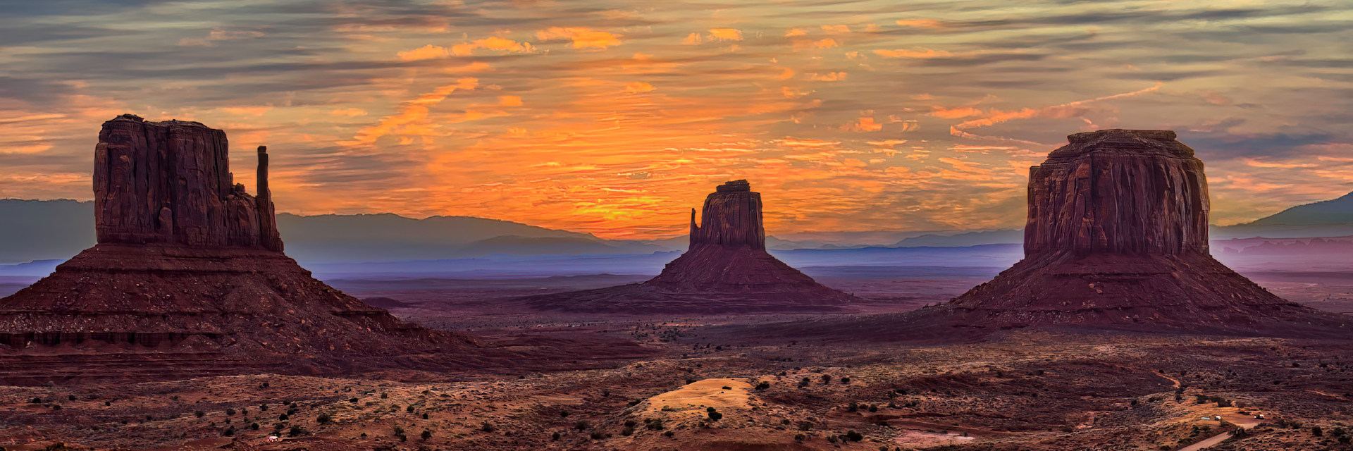 
        <div class='title'>
          RICHARD SLATTERY Monumentvalley
        </div>
       
        <div class='description'>
          
        </div>
      