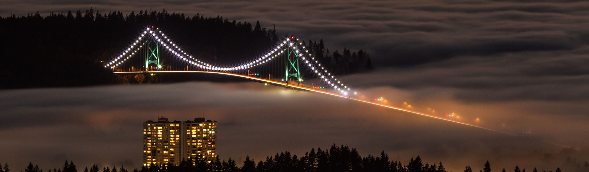 
        <div class='title'>
          Lions Gate Bridge Sunset Fog sizujn
        </div>
       
        <div class='description'>
          
        </div>
      