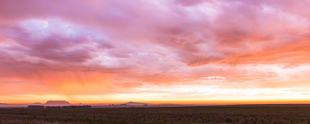 
        <div class='title'>
          Neels de Coning Table Mountain Sunset
        </div>
       
        <div class='description'>
          
        </div>
      