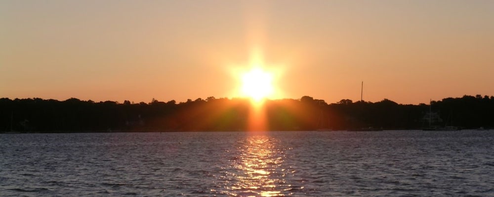 
        <div class='title'>
          MontuckSunset
        </div>
       
        <div class='description'>
          
        </div>
      