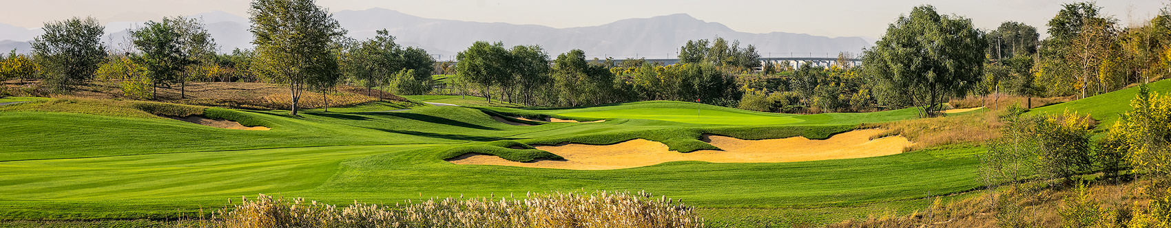
        <div class='title'>
          YINHONG NO. 6, YINTAI HONGEYE GOLF CLUB, BEIJING, 10TH HOLE
        </div>
       
        <div class='description'>
          After overnight winds, Beijing's air cleared beautifully, revealing a stunning 10th hole.
        </div>
      