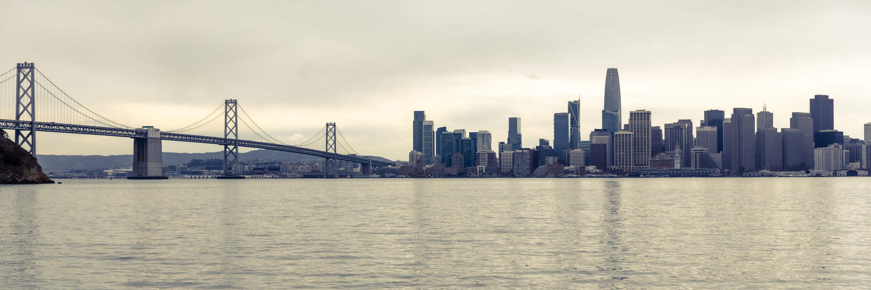 
        <div class='title'>
          Oakland Bay Bridge, Downtown San Francisco
        </div>
       
        <div class='description'>
          
        </div>
      