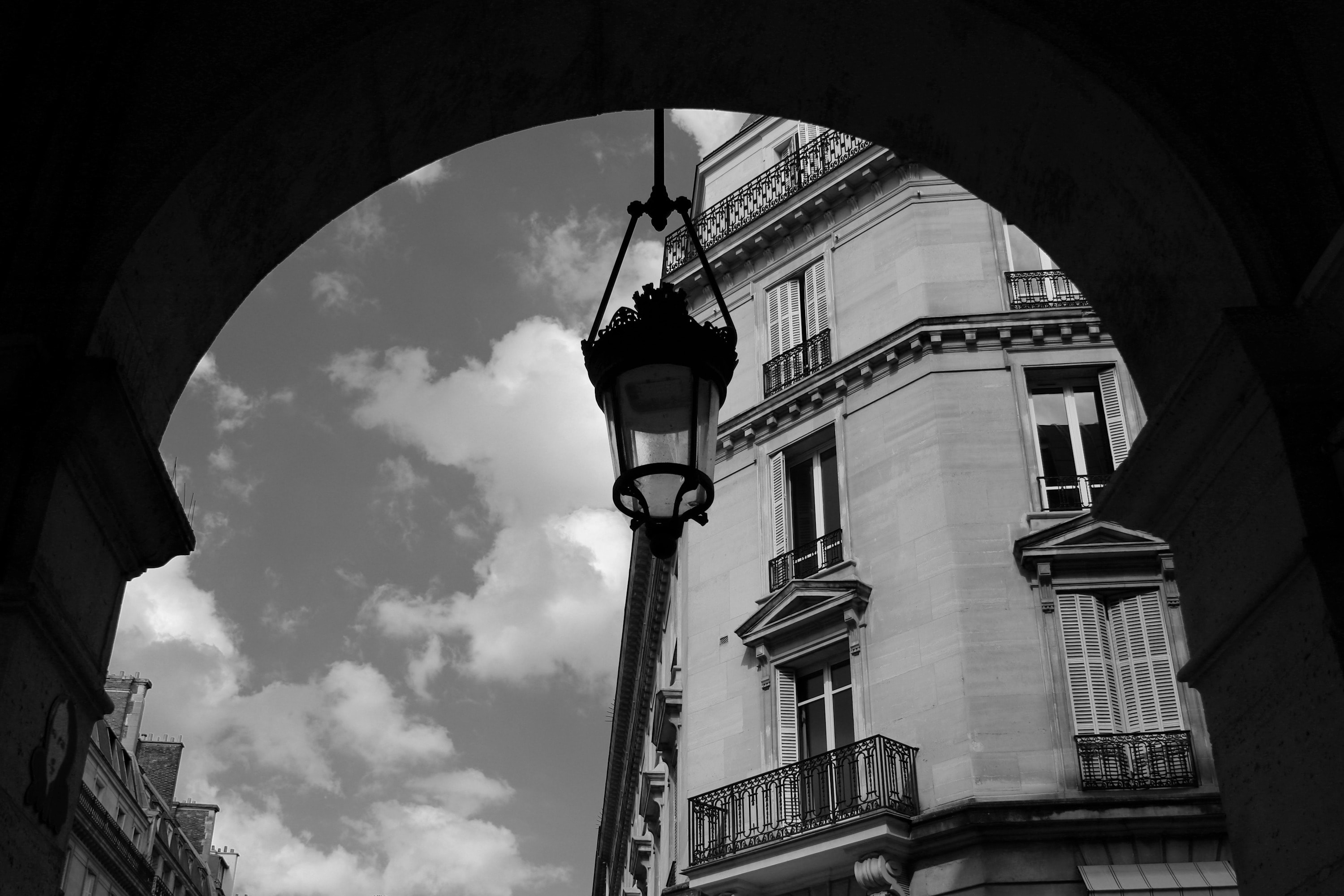 
        <div class='title'>
          Lantern In The Archway   Paris
        </div>
       