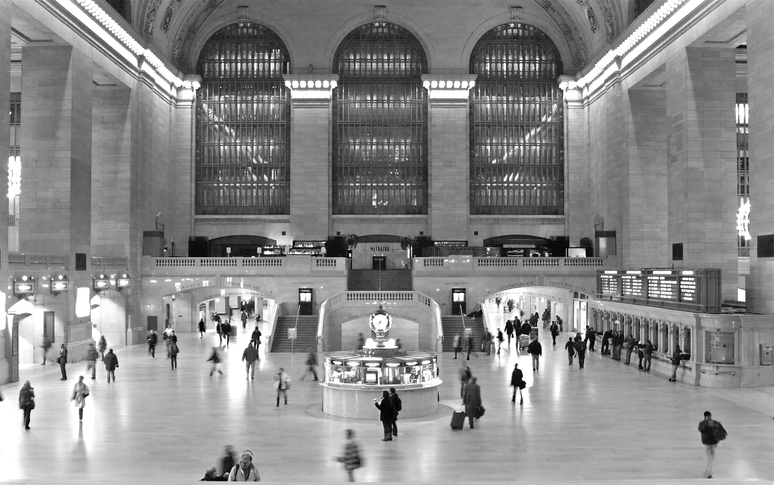 
        <div class='title'>
          New York Grand Central Station 1
        </div>
       